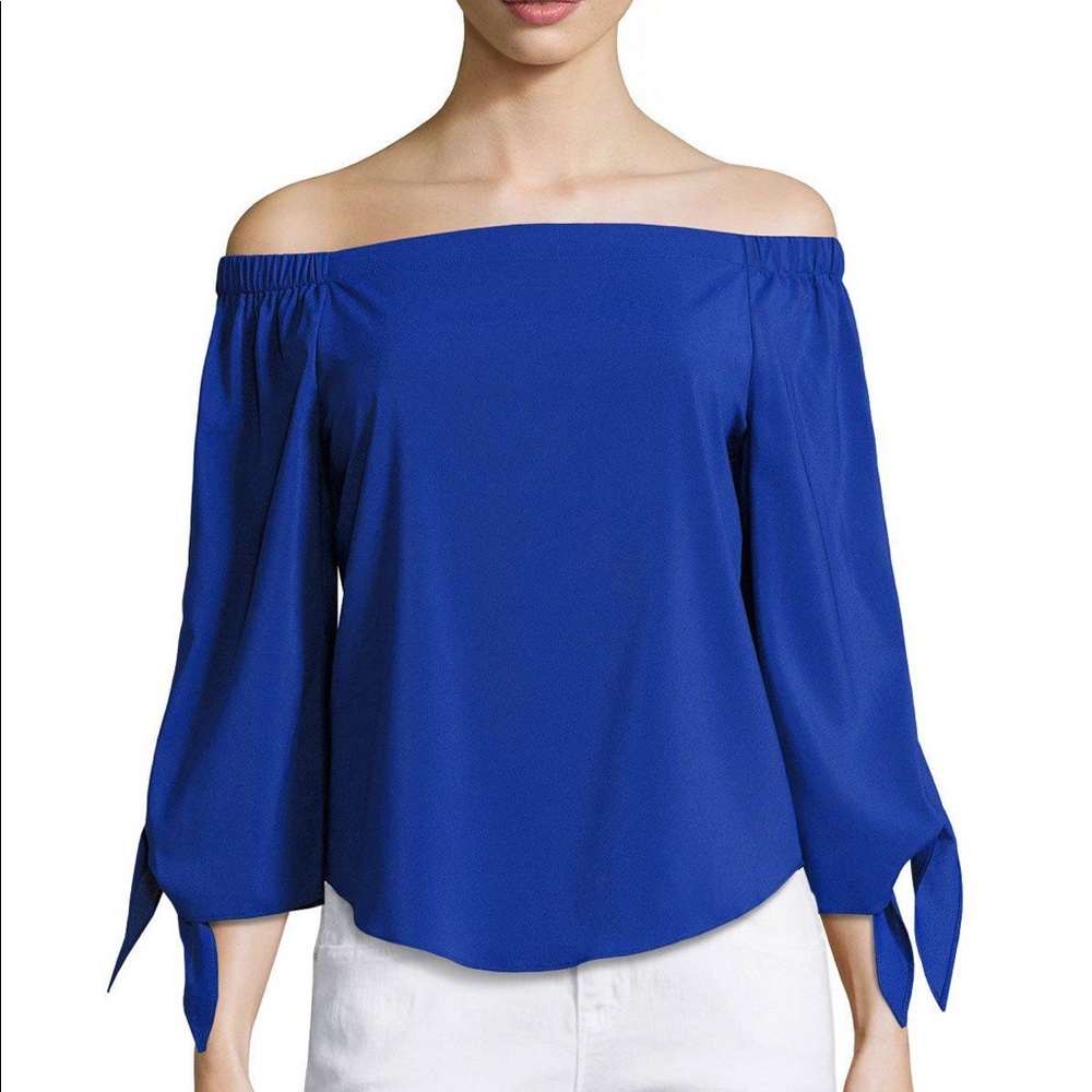 💙 💰⬇️NWT! Beautiful Blue Off-Shoulder Top